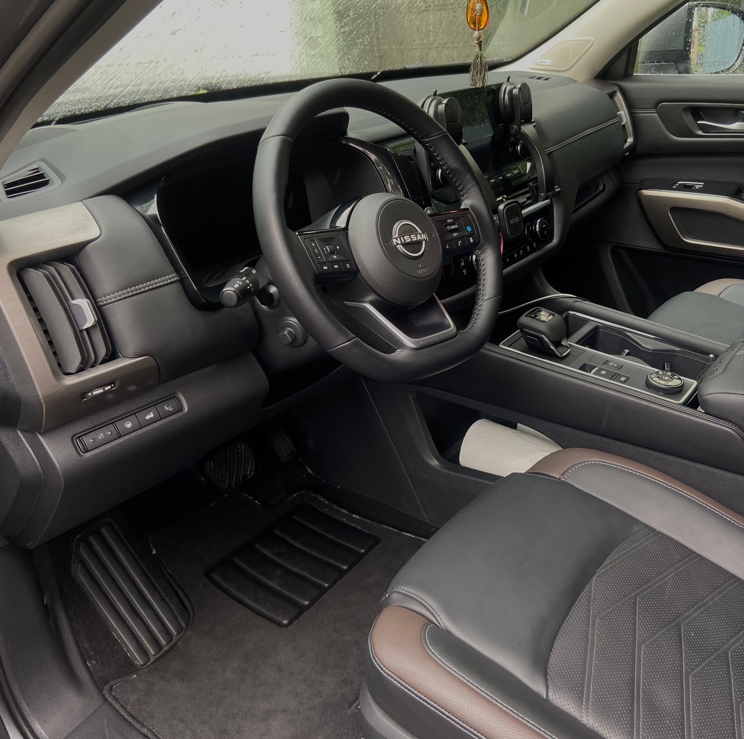 Detailed Nissan front cabin interior